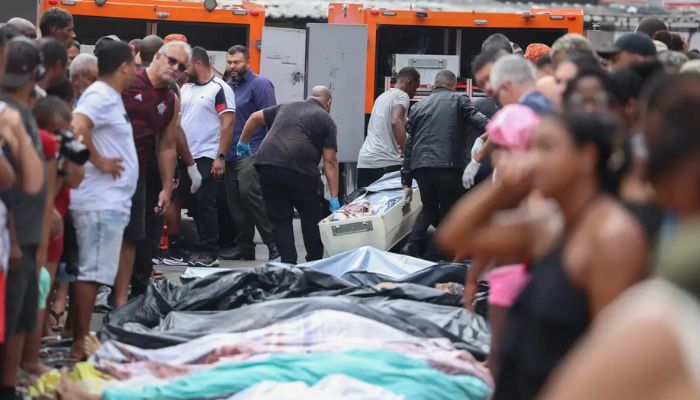 © Tomaz Silva/Agência Brasil  Moradores retiram cerca de 50 corpos em área de mata após operação